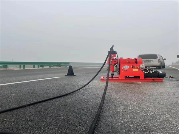 水磨沟马路路基路面开裂下沉注浆加固灌浆