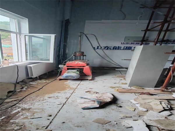 水磨沟地基基础下沉墙体裂缝加固注浆顶升施工